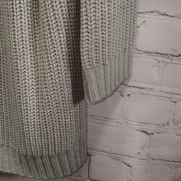 Glitzy Girlz Gray Cold Shoulder Sweater Women's Size 1x - Picture 3 of 16